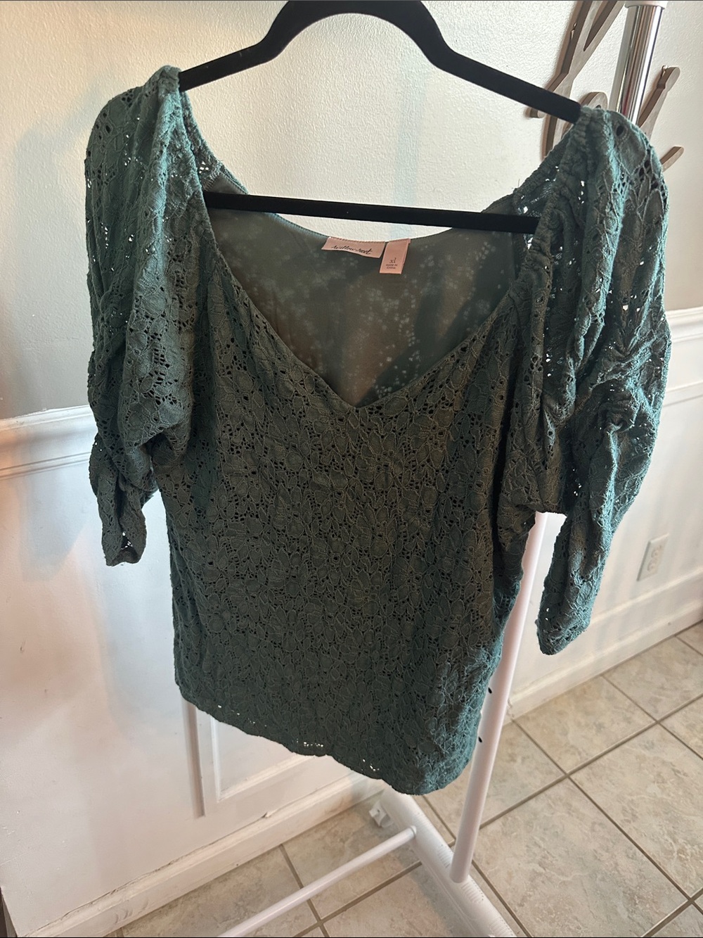 Green Lace V-Neck Puff-Sleeve Blouse